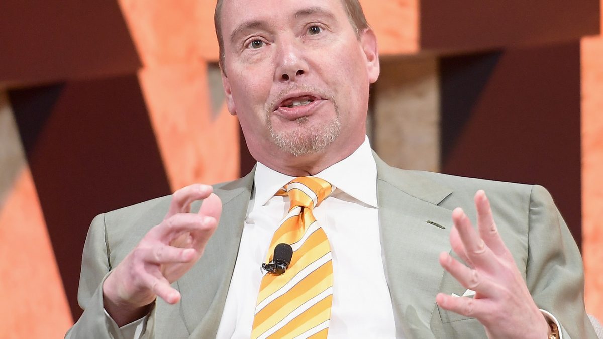 Jeffrey Gundlach speaks at the Vanity Fair New Establishment Summit in Beverly Hills in 2017.