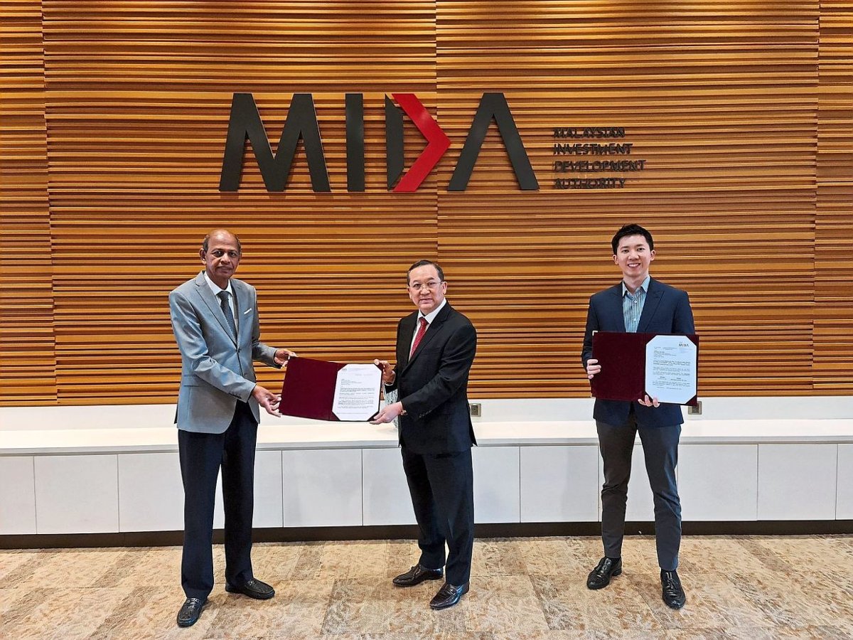 All systems go: (From left) Malaysian Investment Development Authority chairman Datuk Abdul Majid Ahmad Khan presenting Miti’s interim approval for the manufacturing licence for surgical, examination and other gloves to Mah Sing’s founder and group MD Tan Sri Leong Hoy Kum and Mah Sing’s group strategy and operations director Lionel Leong yesterday.