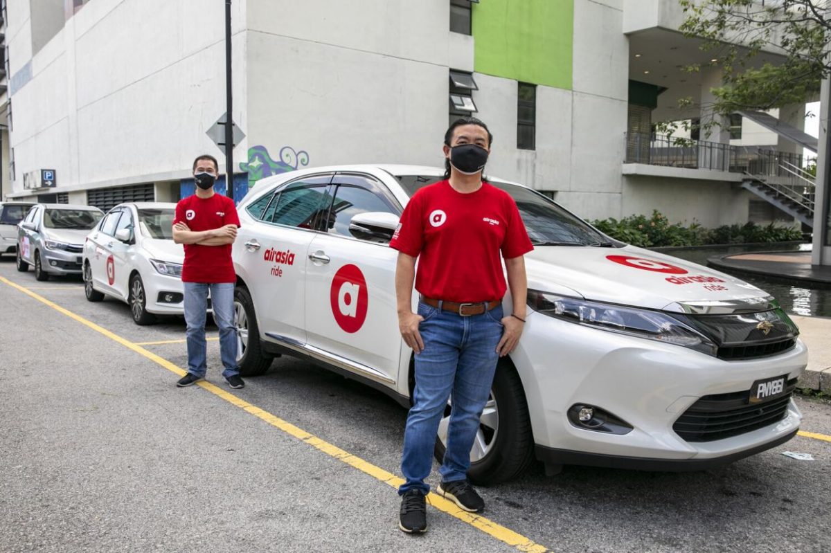 Captain Ling Liong Tien (left), chief safety officer AirAsia Group and head of airasia ride and Lim Chiew Shan (right), CEO of airasia ride Malaysia, posing with airasia ride vehicles